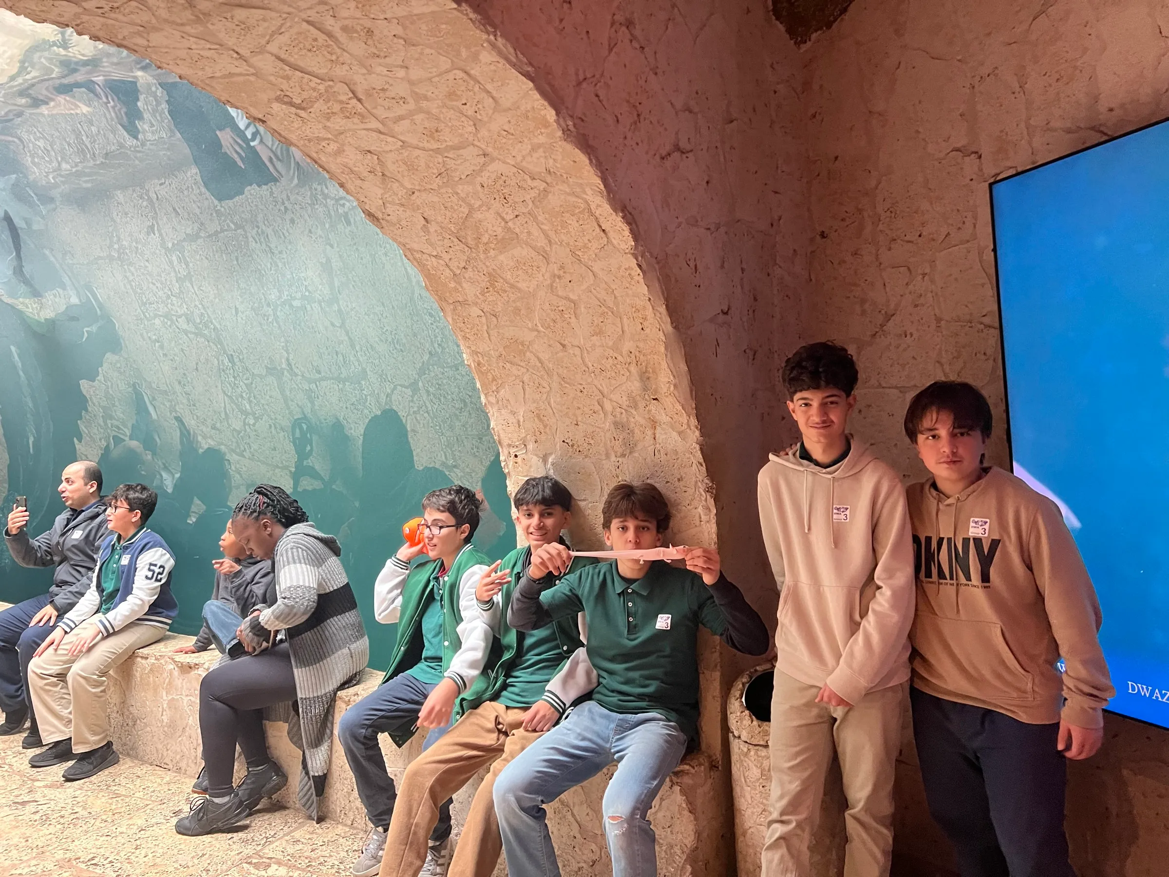 Students on a field trip at the Dallas World Aquarium